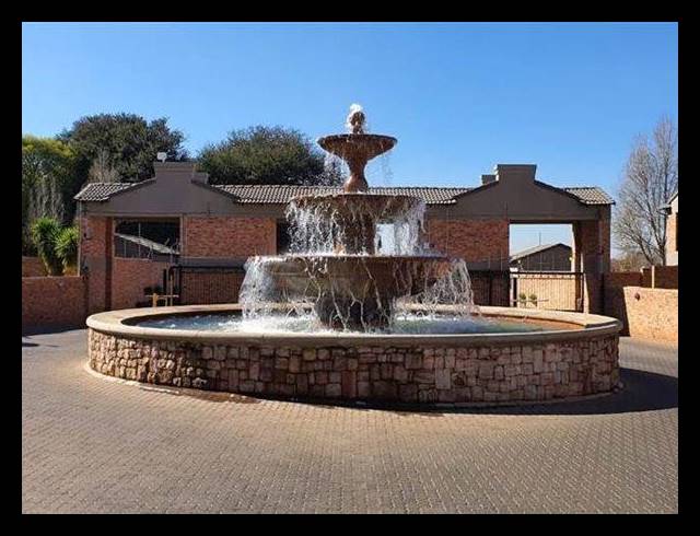 2 BEDROOM TOWNHOUSE FOR SALE IN RAVENSWOOD